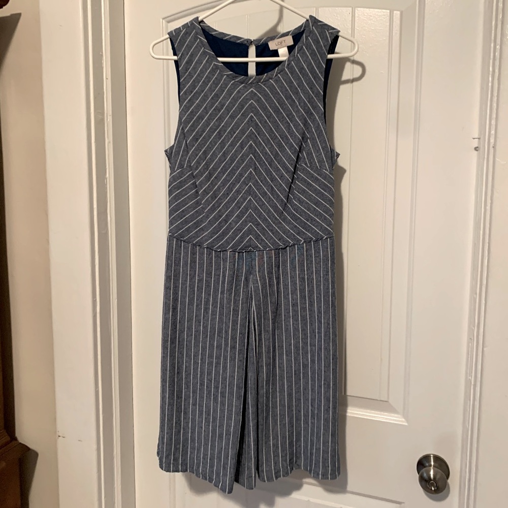 Sleeveless denim striped dress.
